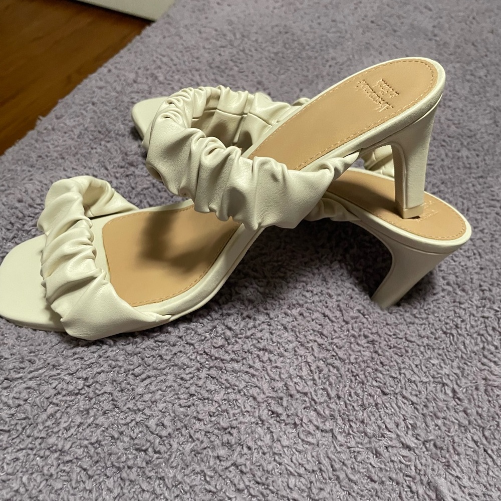 Abercrombie & Fitch Heel Sandal Gathered Strap Size 8
